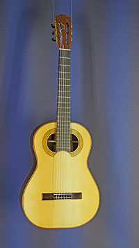 Hein Gitarrenbau Konzertgitarre, Form nach Santos Hernandez (1924) und Schallloch nach Francisco Simplicio (1930), Fichte, Palisander, Mensur 65 cm, Baujahr 2024